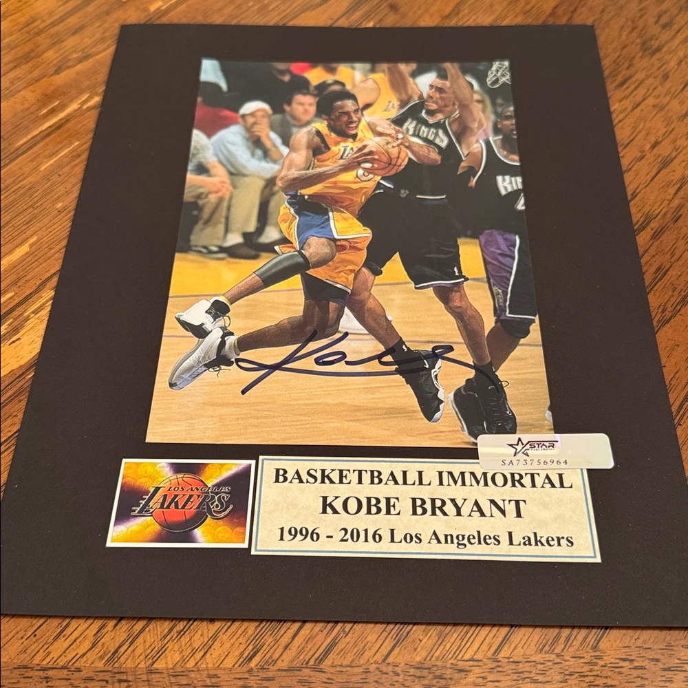 - Kobe Bryant Los Angeles Lakers signed photo
